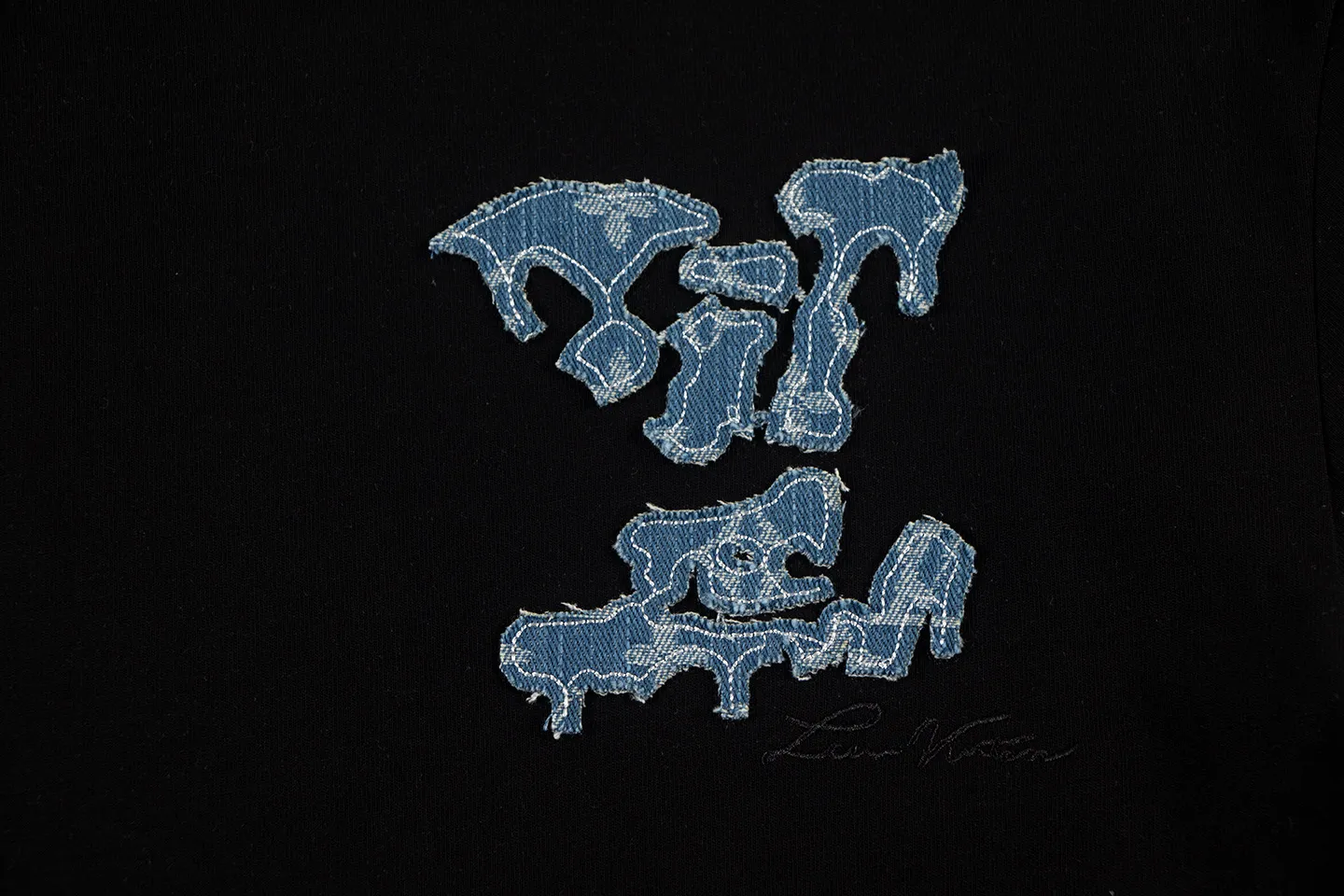 🅿️170 louis vuitto*2026 latest short-sleeved T-shirt (cow embroidery) Material: Made of high version 300g double yarn combed cotton Size: S M L XL Color: black and white Style number: W2638